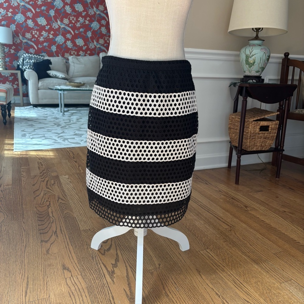 MICHAEL KORS Skirt Black White Eyelet 8‎ Striped Straight Overlay Lined Womens